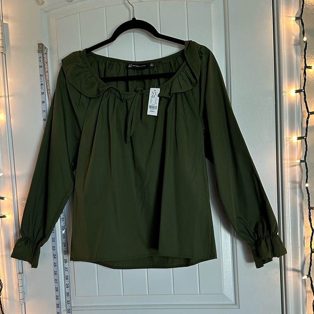 NWT- XS-New York & Company Forest Green Blouse